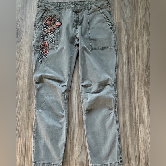 Anthropologie Pants - Anthropologie Olive Straight Leg Pants with Floral Embroidery